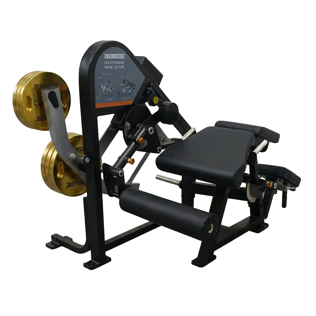 Máquina dual de piernas plate loaded con extensión y curl prono, estructura comercial, ajustes precisos y resistencia estable para gimnasios profesionales exigentes.