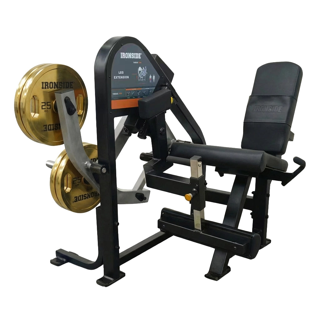Máquina leg extension plate loaded con torque inteligente, ajustes multiposición y estructura comercial. Ideal para cuádriceps fuertes y trabajo técnico seguro.