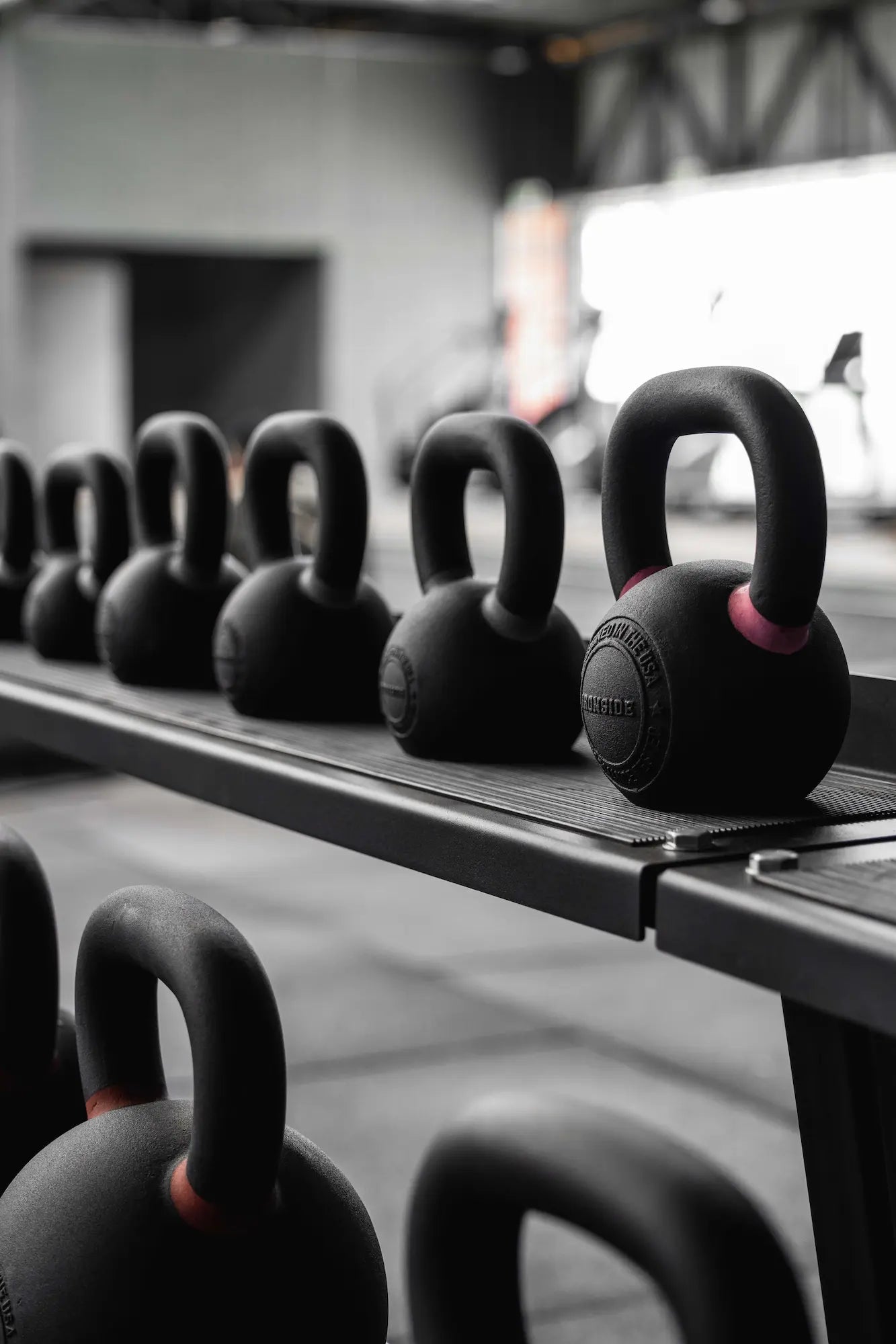Pack IRONSIDE Kettlebells Premium (4 a 32 KG) + Rack de Almacenamiento