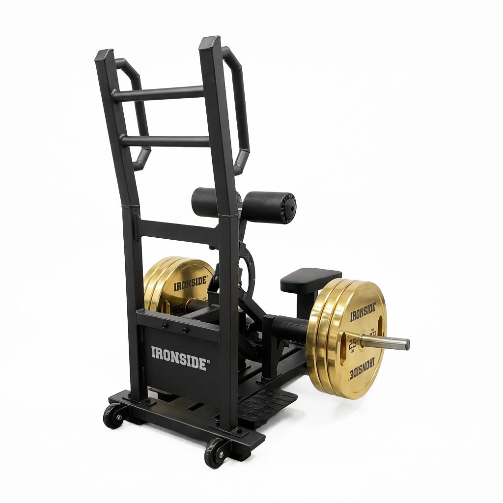 Estación para entrenar la extensión de cadera con enfoque técnico, estable y directo sobre el glúteo, evitando el compromiso de las variantes con banco o barra.