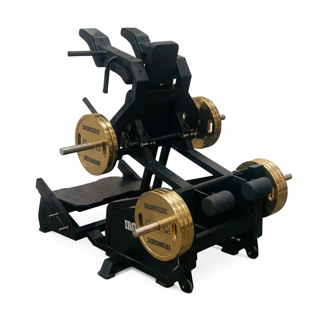 V-squat plate loaded comercial con trayectoria guiada, enfoque en glúteos y cuádriceps, bajo impacto articular y estructura estable para uso intensivo.