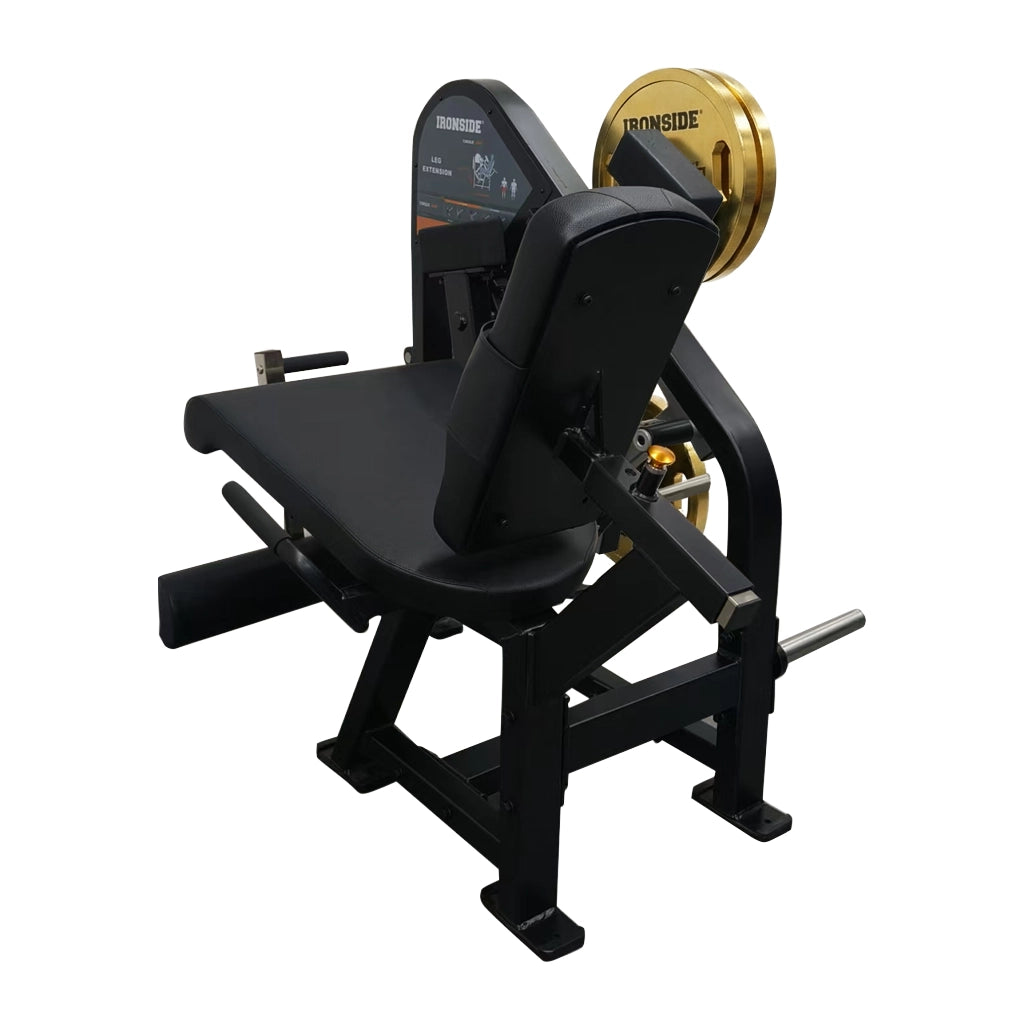 Máquina leg extension plate loaded con torque inteligente, ajustes multiposición y estructura comercial. Ideal para cuádriceps fuertes y trabajo técnico seguro.